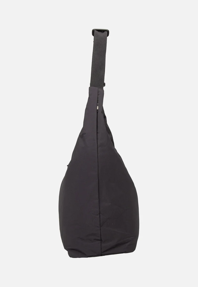 T-Shape Bag Large Monochrome Black - Schultertasche