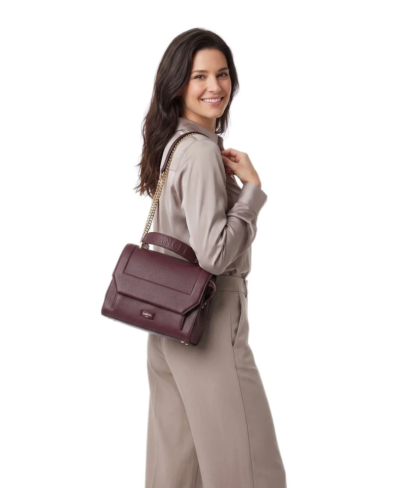 Lancel Ninon M Schultertasche cassis