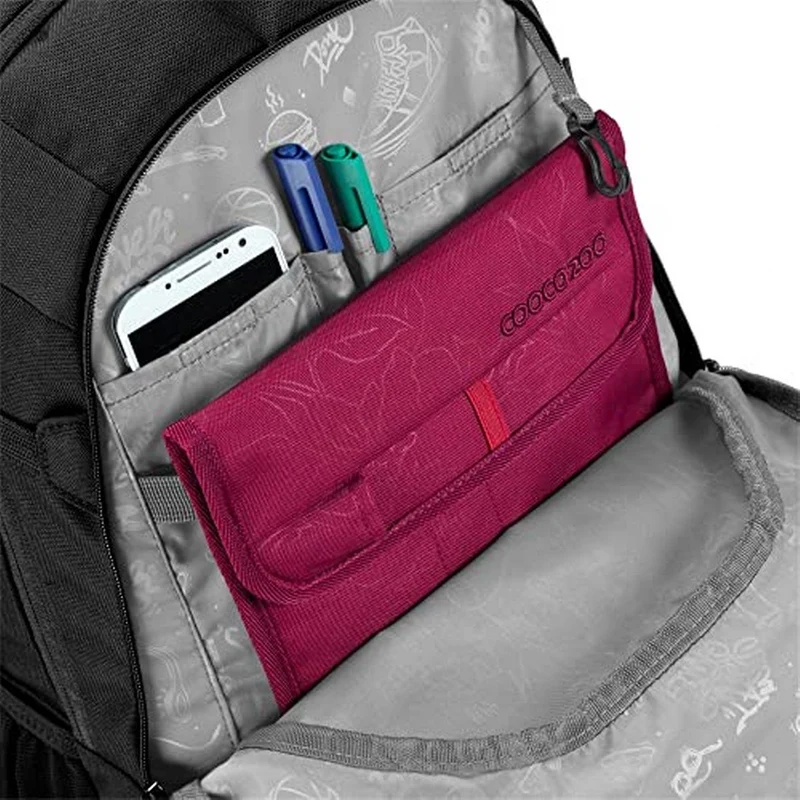 coocazoo Schulrucksack Mate, Reflective Graffiti, schwarz, reflektierend, ergonomisch, anpassbarer Tornister, höhen- & größenverstellbar, Brust- & Hüftgurt, leicht, individuell, ab der 3. Klasse