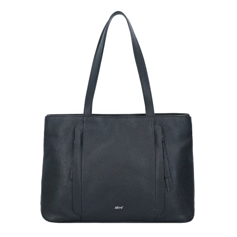 Shopper Adria Schwarz