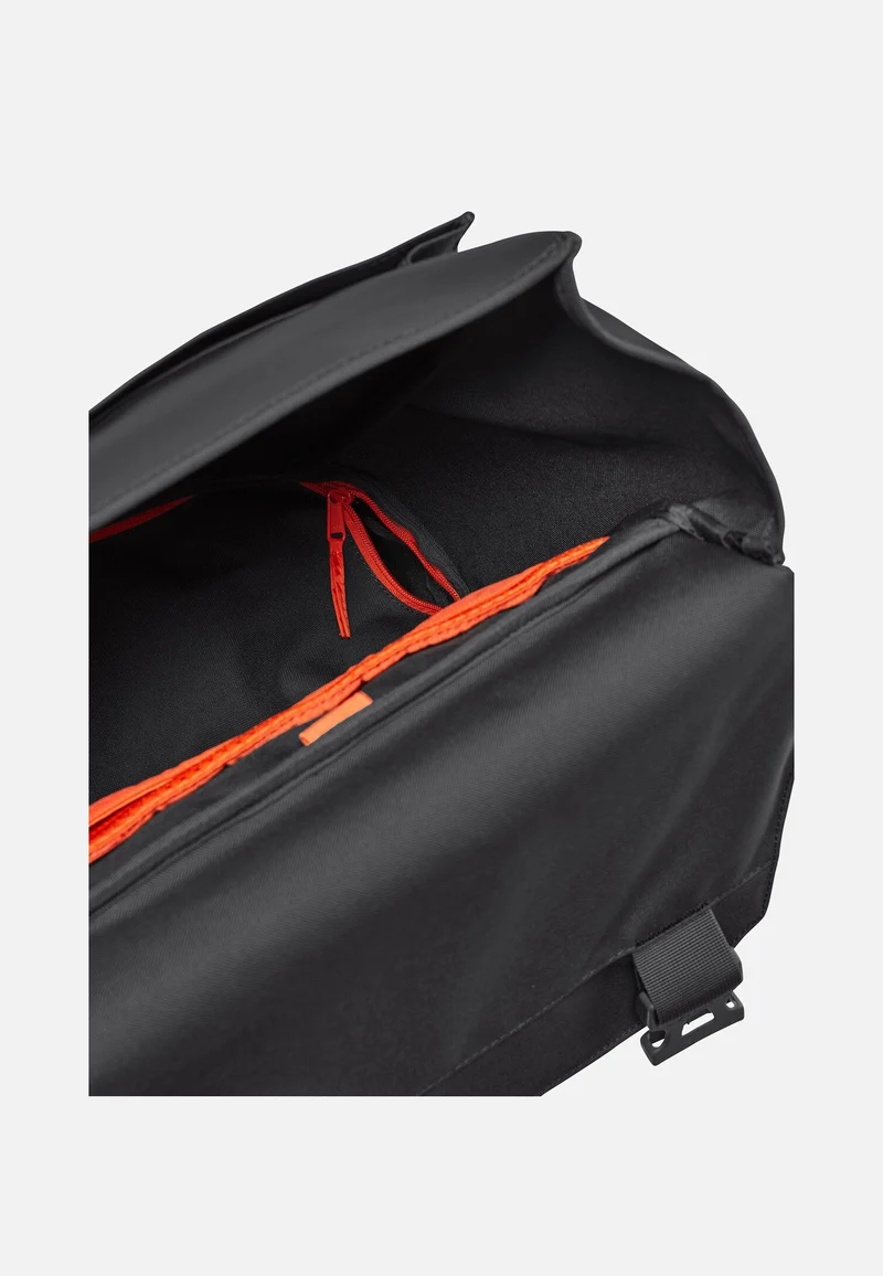 Mineo Daypack 30 Black - Rolltop Rucksack