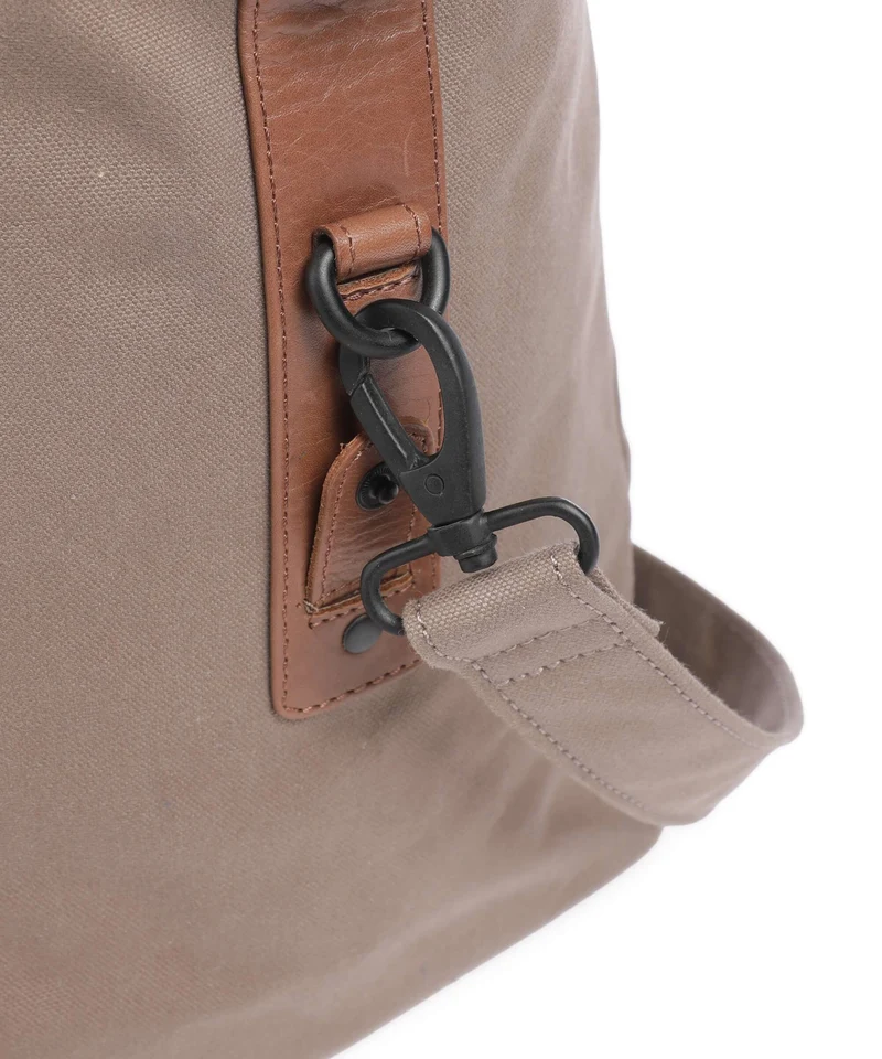 Harold's Wax Weekender sand