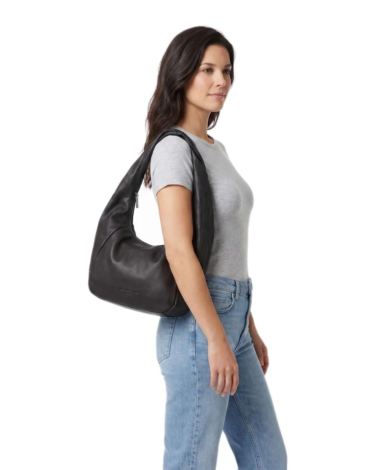 Liebeskind Farrah II Yak 3D M Beuteltasche black