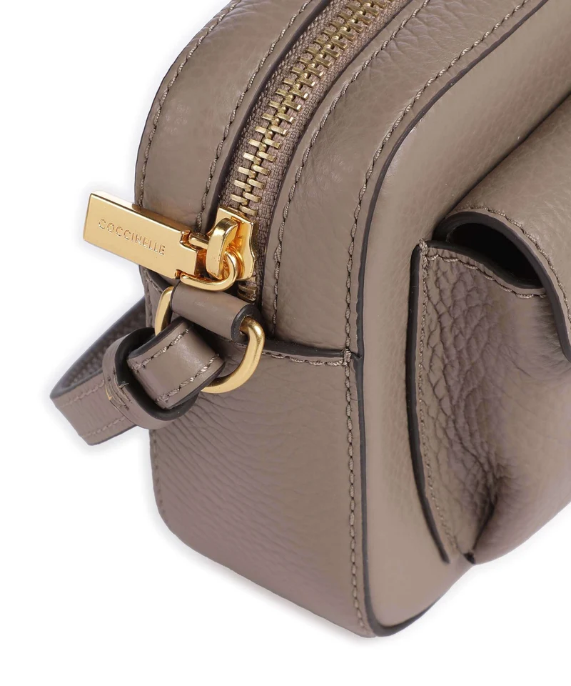 Coccinelle Beat Soft Umhängetasche warm taupe