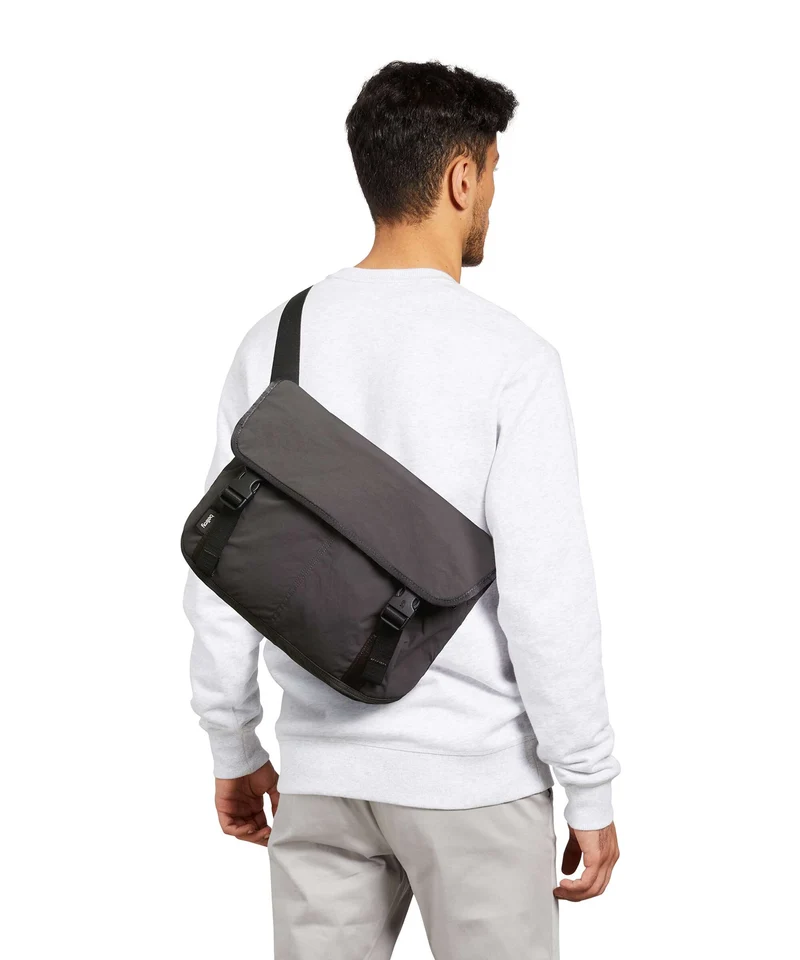 Bellroy Cinch 12 Kuriertasche black