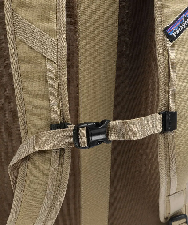 Patagonia Fieldsmith Wanderrucksack classic tan