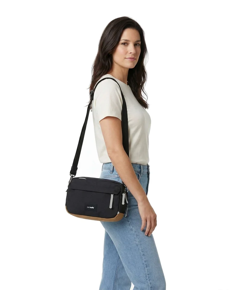 Pacsafe Go Umhängetasche jet black
