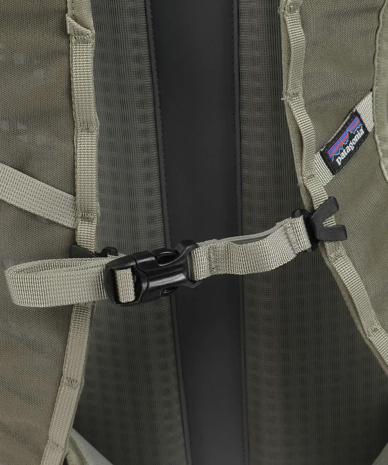 Patagonia Terravia 28 L Wanderrucksack river rock green