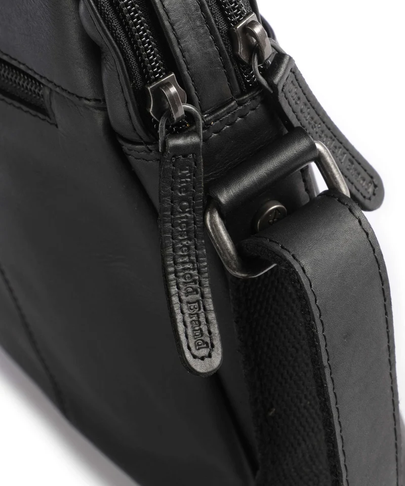 The Chesterfield Brand Wax Pull Up Cow Arnhem Umhängetasche black