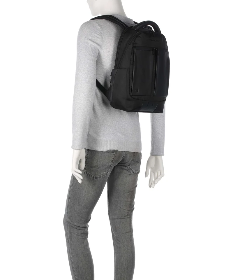 Piquadro S136 Rucksack black