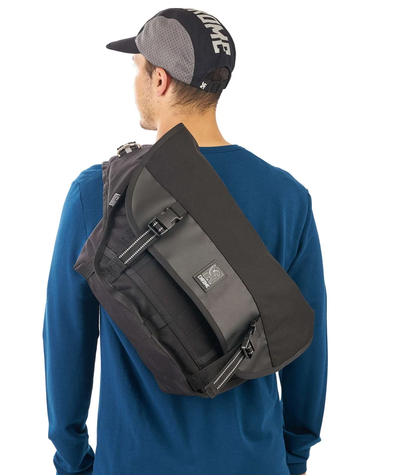 Chrome Metro Mini Kuriertasche royale
